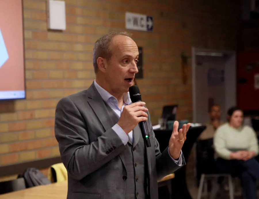 Buurtbijeenkomst in zaal Kempengalm 2026, foto 2 van 12