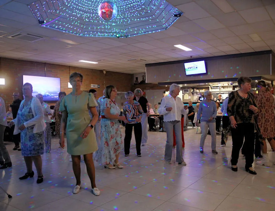 Seniorenswing in zaal Kempengalm 2026, foto 7 van 48