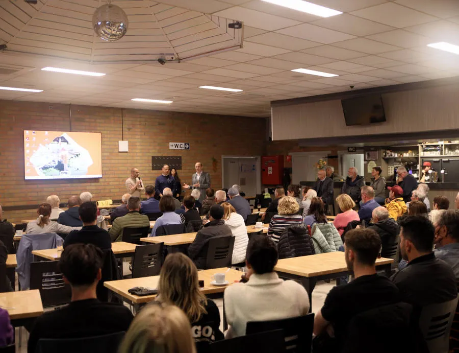 Buurtbijeenkomst in zaal Kempengalm 2026, foto 10 van 12