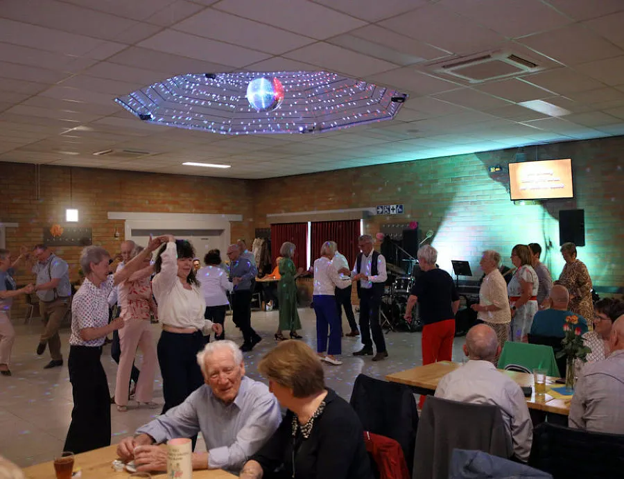 Seniorenswing in zaal Kempengalm 2026, foto 13 van 48